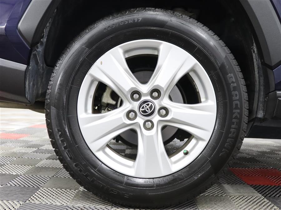 2021 Toyota RAV4 XLE photo 33