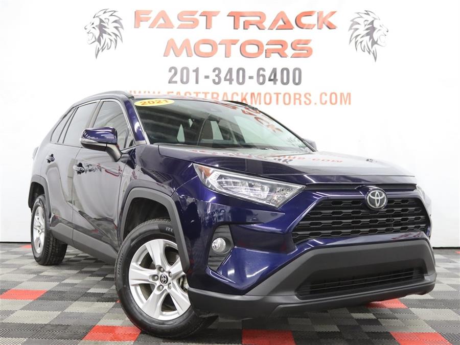 2021 Toyota RAV4 XLE photo 3