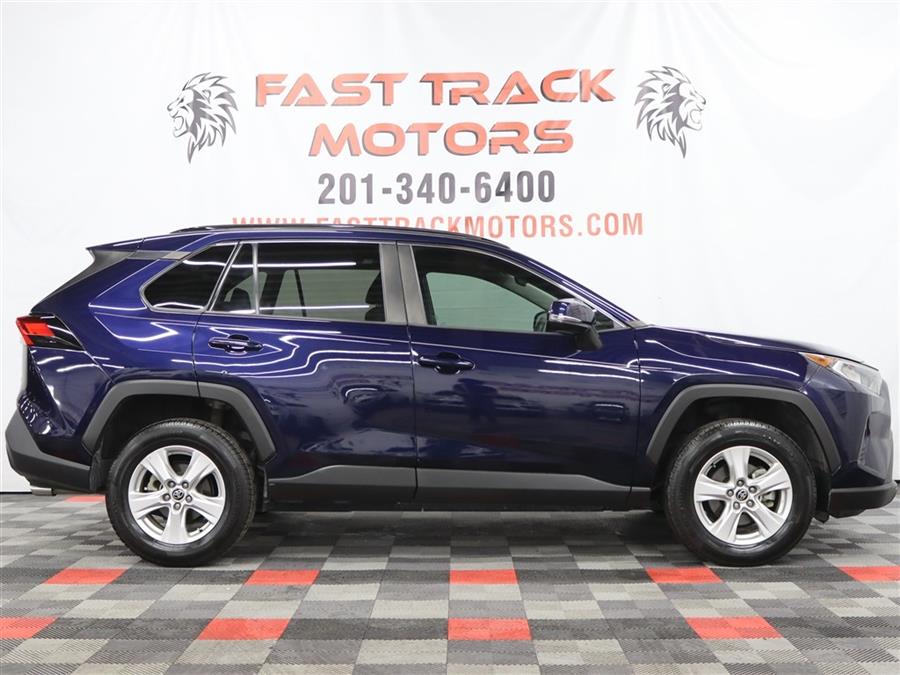 2021 Toyota RAV4 XLE photo 4