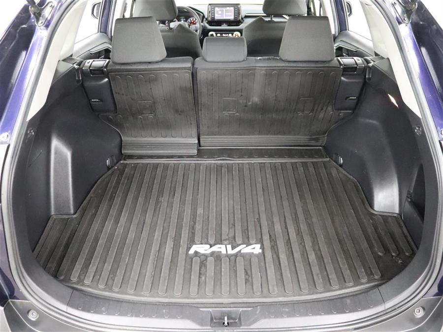 2021 Toyota RAV4 XLE photo 6