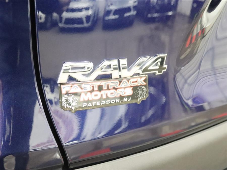 2021 Toyota RAV4 XLE photo 7
