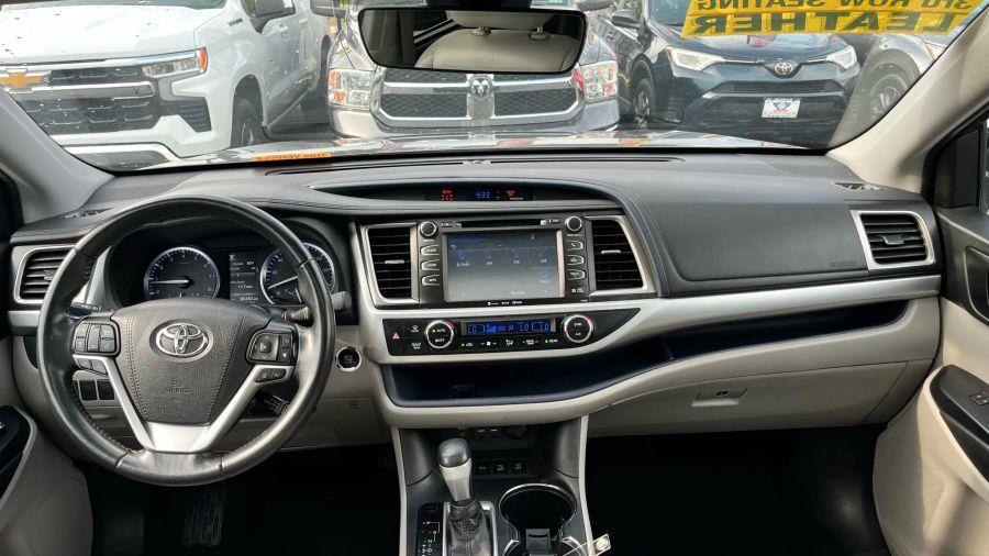 2019 Toyota Highlander XLE Sport Utility 4D, available for sale in Linden, New Jersey | Route 27 Auto Mall. Linden, New Jersey 2019 Toyota Highlander XLE Sport Utility 4D, available for sale in Linden, New Jersey | Route 27 Auto Mall. Linden, New Jersey