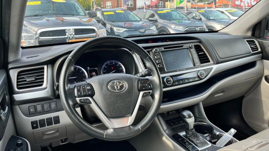 2019 Toyota Highlander XLE Sport Utility 4D, available for sale in Linden, New Jersey | Route 27 Auto Mall. Linden, New Jersey 2019 Toyota Highlander XLE Sport Utility 4D, available for sale in Linden, New Jersey | Route 27 Auto Mall. Linden, New Jersey