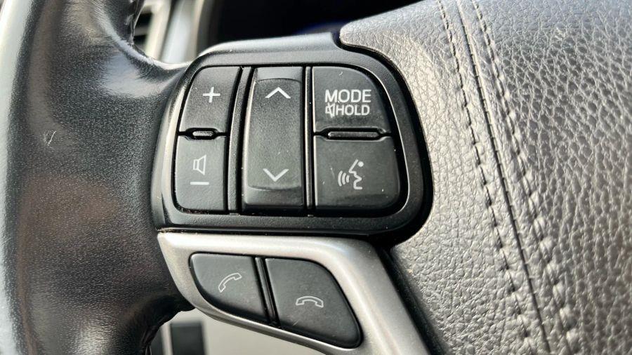 2019 Toyota Highlander XLE Sport Utility 4D, available for sale in Linden, New Jersey | Route 27 Auto Mall. Linden, New Jersey 2019 Toyota Highlander XLE Sport Utility 4D, available for sale in Linden, New Jersey | Route 27 Auto Mall. Linden, New Jersey
