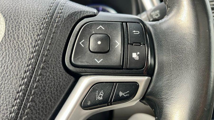 2019 Toyota Highlander XLE Sport Utility 4D, available for sale in Linden, New Jersey | Route 27 Auto Mall. Linden, New Jersey 2019 Toyota Highlander XLE Sport Utility 4D, available for sale in Linden, New Jersey | Route 27 Auto Mall. Linden, New Jersey
