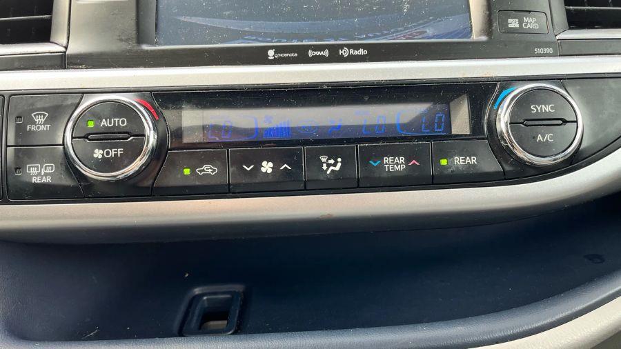 2019 Toyota Highlander XLE Sport Utility 4D, available for sale in Linden, New Jersey | Route 27 Auto Mall. Linden, New Jersey 2019 Toyota Highlander XLE Sport Utility 4D, available for sale in Linden, New Jersey | Route 27 Auto Mall. Linden, New Jersey