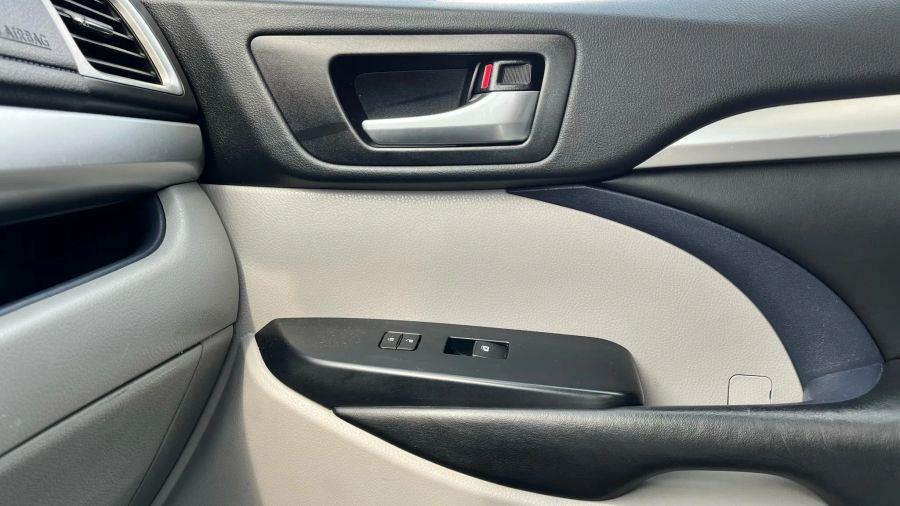 2019 Toyota Highlander XLE Sport Utility 4D, available for sale in Linden, New Jersey | Route 27 Auto Mall. Linden, New Jersey 2019 Toyota Highlander XLE Sport Utility 4D, available for sale in Linden, New Jersey | Route 27 Auto Mall. Linden, New Jersey