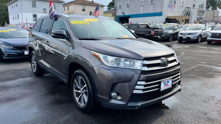 2019 Toyota Highlander XLE Sport Utility 4D, available for sale in Linden, New Jersey | Route 27 Auto Mall. Linden, New Jersey 2019 Toyota Highlander XLE Sport Utility 4D, available for sale in Linden, New Jersey | Route 27 Auto Mall. Linden, New Jersey