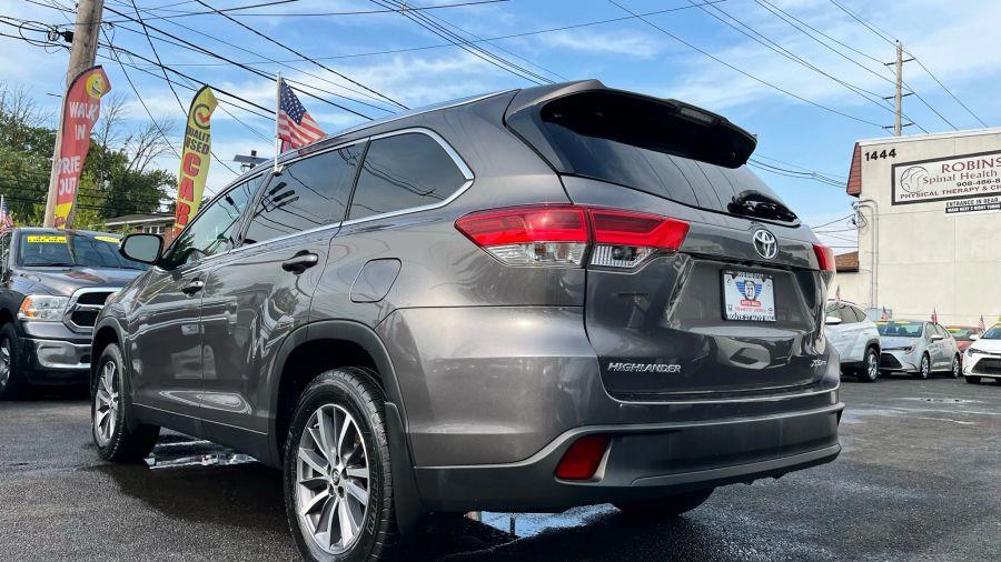 2019 Toyota Highlander XLE Sport Utility 4D, available for sale in Linden, New Jersey | Route 27 Auto Mall. Linden, New Jersey 2019 Toyota Highlander XLE Sport Utility 4D, available for sale in Linden, New Jersey | Route 27 Auto Mall. Linden, New Jersey