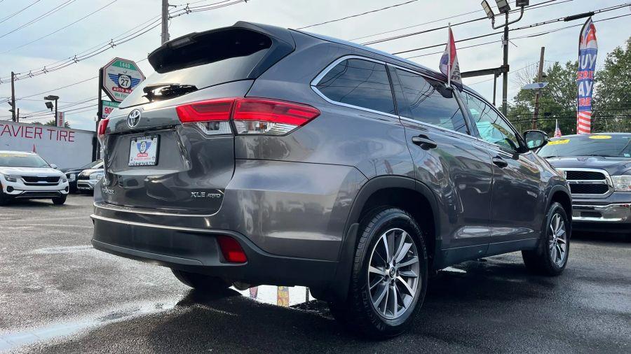 2019 Toyota Highlander XLE Sport Utility 4D, available for sale in Linden, New Jersey | Route 27 Auto Mall. Linden, New Jersey 2019 Toyota Highlander XLE Sport Utility 4D, available for sale in Linden, New Jersey | Route 27 Auto Mall. Linden, New Jersey