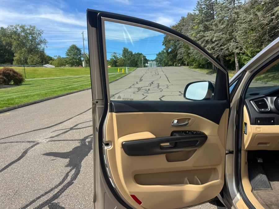 2016 Kia Sedona 4dr Wgn LX, available for sale in Waterbury, Connecticut | Platinum Auto Care. Waterbury, Connecticut 2016 Kia Sedona 4dr Wgn LX, available for sale in Waterbury, Connecticut | Platinum Auto Care. Waterbury, Connecticut