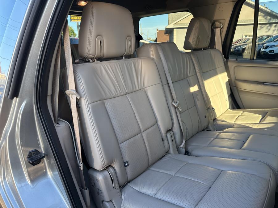 2008 Lincoln Navigator 4WD 4dr, available for sale in Little Ferry, New Jersey | Victoria Preowned Autos Inc. Little Ferry, New Jersey 2008 Lincoln Navigator 4WD 4dr, available for sale in Little Ferry, New Jersey | Victoria Preowned Autos Inc. Little Ferry, New Jersey