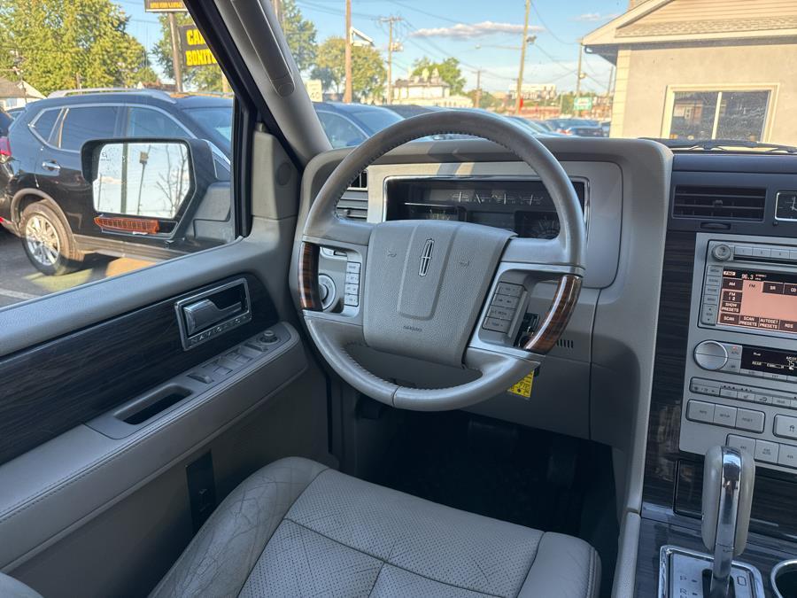 2008 Lincoln Navigator 4WD 4dr, available for sale in Little Ferry, New Jersey | Victoria Preowned Autos Inc. Little Ferry, New Jersey 2008 Lincoln Navigator 4WD 4dr, available for sale in Little Ferry, New Jersey | Victoria Preowned Autos Inc. Little Ferry, New Jersey