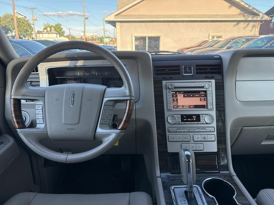 2008 Lincoln Navigator 4WD 4dr, available for sale in Little Ferry, New Jersey | Victoria Preowned Autos Inc. Little Ferry, New Jersey 2008 Lincoln Navigator 4WD 4dr, available for sale in Little Ferry, New Jersey | Victoria Preowned Autos Inc. Little Ferry, New Jersey
