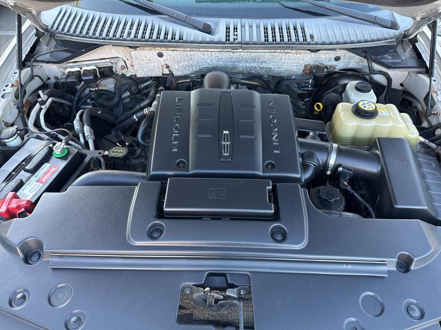 2008 Lincoln Navigator 4WD 4dr, available for sale in Little Ferry, New Jersey | Victoria Preowned Autos Inc. Little Ferry, New Jersey 2008 Lincoln Navigator 4WD 4dr, available for sale in Little Ferry, New Jersey | Victoria Preowned Autos Inc. Little Ferry, New Jersey