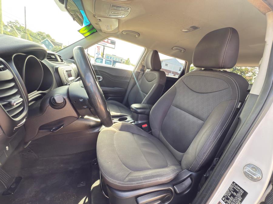 2016 Kia Soul 5dr Wgn Auto Base, available for sale in Manchester, Connecticut | Carsonmain LLC. Manchester, Connecticut 2016 Kia Soul 5dr Wgn Auto Base, available for sale in Manchester, Connecticut | Carsonmain LLC. Manchester, Connecticut