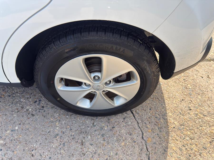2016 Kia Soul 5dr Wgn Auto Base, available for sale in Manchester, Connecticut | Carsonmain LLC. Manchester, Connecticut 2016 Kia Soul 5dr Wgn Auto Base, available for sale in Manchester, Connecticut | Carsonmain LLC. Manchester, Connecticut