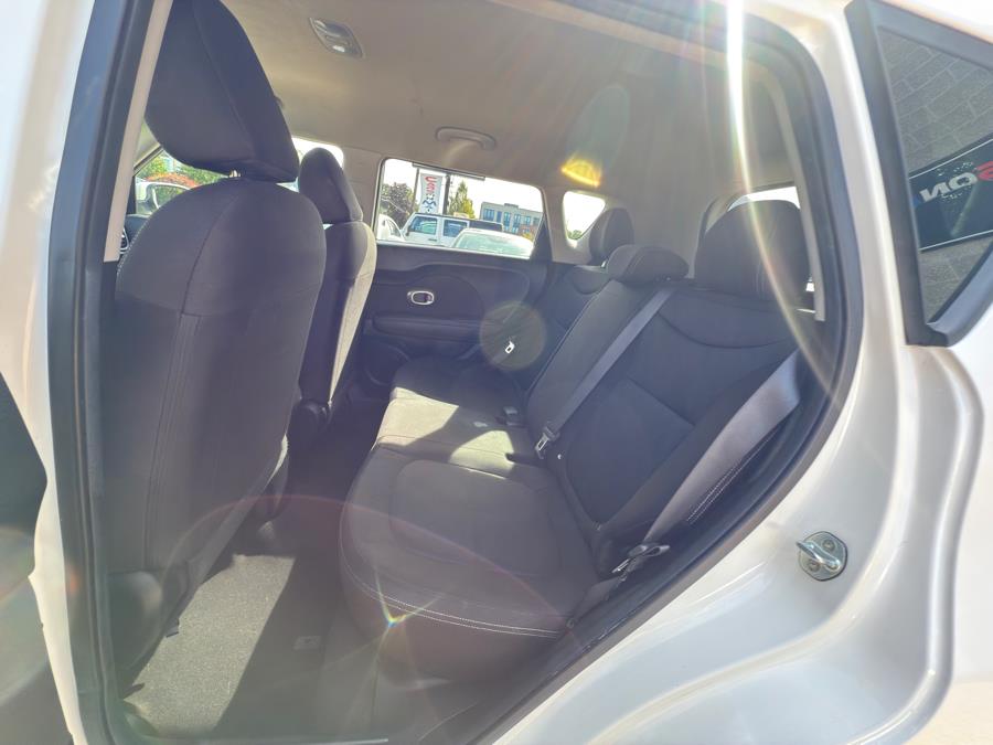 2016 Kia Soul 5dr Wgn Auto Base, available for sale in Manchester, Connecticut | Carsonmain LLC. Manchester, Connecticut 2016 Kia Soul 5dr Wgn Auto Base, available for sale in Manchester, Connecticut | Carsonmain LLC. Manchester, Connecticut