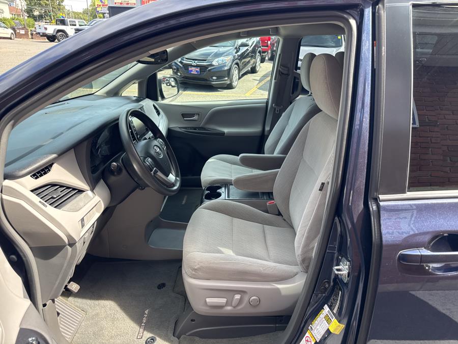 2018 Toyota Sienna LE FWD 8-Passenger, available for sale in Waterbury, Connecticut | National Auto Brokers, Inc.. Waterbury, Connecticut 2018 Toyota Sienna LE FWD 8-Passenger, available for sale in Waterbury, Connecticut | National Auto Brokers, Inc.. Waterbury, Connecticut
