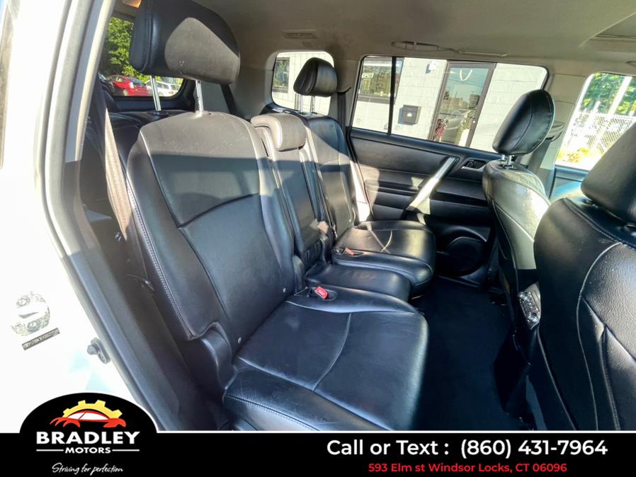 2013 Toyota Highlander SE AWD, available for sale in Windsor Locks, Connecticut | Bradley Motors Inc. Windsor Locks, Connecticut 2013 Toyota Highlander SE AWD, available for sale in Windsor Locks, Connecticut | Bradley Motors Inc. Windsor Locks, Connecticut