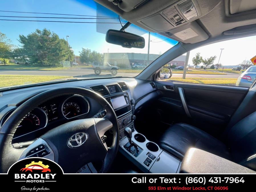 2013 Toyota Highlander SE AWD, available for sale in Windsor Locks, Connecticut | Bradley Motors Inc. Windsor Locks, Connecticut 2013 Toyota Highlander SE AWD, available for sale in Windsor Locks, Connecticut | Bradley Motors Inc. Windsor Locks, Connecticut
