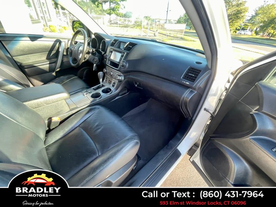 2013 Toyota Highlander SE AWD, available for sale in Windsor Locks, Connecticut | Bradley Motors Inc. Windsor Locks, Connecticut 2013 Toyota Highlander SE AWD, available for sale in Windsor Locks, Connecticut | Bradley Motors Inc. Windsor Locks, Connecticut