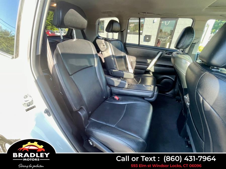 2013 Toyota Highlander SE AWD, available for sale in Windsor Locks, Connecticut | Bradley Motors Inc. Windsor Locks, Connecticut 2013 Toyota Highlander SE AWD, available for sale in Windsor Locks, Connecticut | Bradley Motors Inc. Windsor Locks, Connecticut