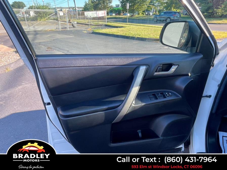 2013 Toyota Highlander SE AWD, available for sale in Windsor Locks, Connecticut | Bradley Motors Inc. Windsor Locks, Connecticut 2013 Toyota Highlander SE AWD, available for sale in Windsor Locks, Connecticut | Bradley Motors Inc. Windsor Locks, Connecticut