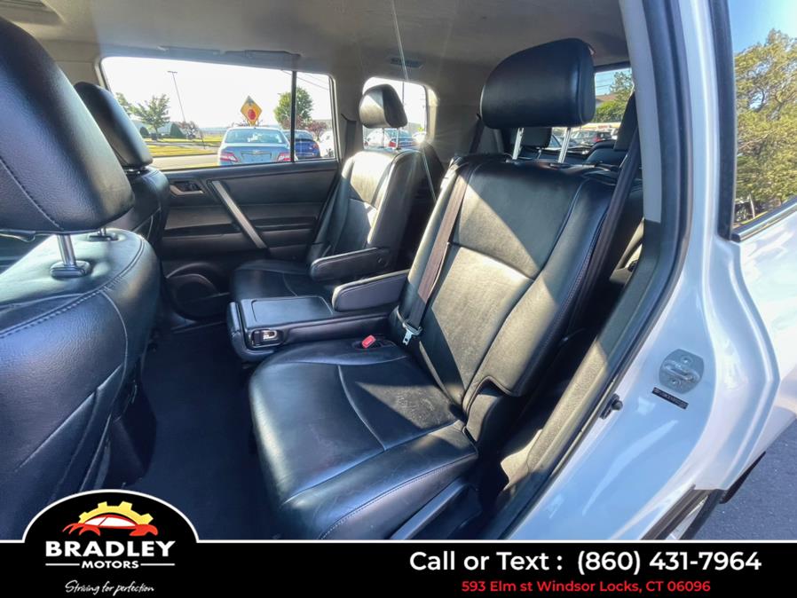 2013 Toyota Highlander SE AWD, available for sale in Windsor Locks, Connecticut | Bradley Motors Inc. Windsor Locks, Connecticut 2013 Toyota Highlander SE AWD, available for sale in Windsor Locks, Connecticut | Bradley Motors Inc. Windsor Locks, Connecticut