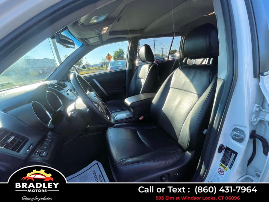 2013 Toyota Highlander SE AWD, available for sale in Windsor Locks, Connecticut | Bradley Motors Inc. Windsor Locks, Connecticut 2013 Toyota Highlander SE AWD, available for sale in Windsor Locks, Connecticut | Bradley Motors Inc. Windsor Locks, Connecticut