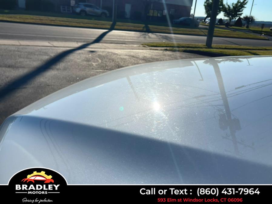 2013 Toyota Highlander SE AWD, available for sale in Windsor Locks, Connecticut | Bradley Motors Inc. Windsor Locks, Connecticut 2013 Toyota Highlander SE AWD, available for sale in Windsor Locks, Connecticut | Bradley Motors Inc. Windsor Locks, Connecticut