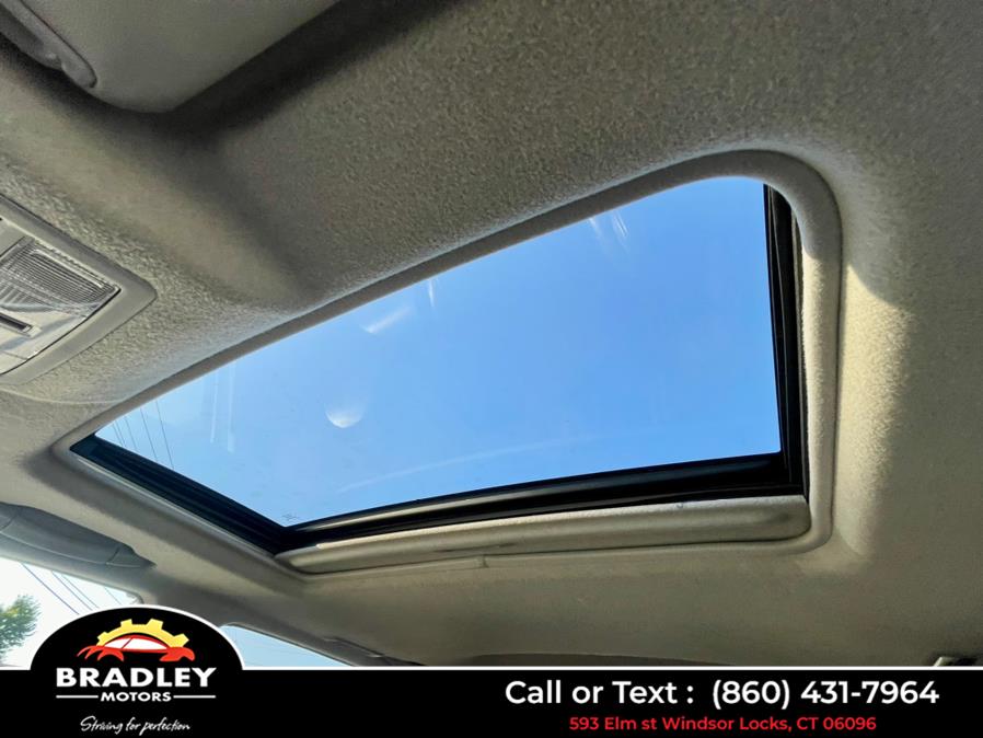 2013 Toyota Highlander SE AWD, available for sale in Windsor Locks, Connecticut | Bradley Motors Inc. Windsor Locks, Connecticut 2013 Toyota Highlander SE AWD, available for sale in Windsor Locks, Connecticut | Bradley Motors Inc. Windsor Locks, Connecticut