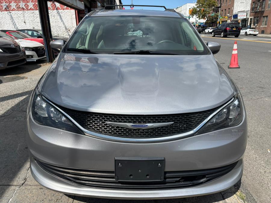 2020 Chrysler Voyager LXi photo 2