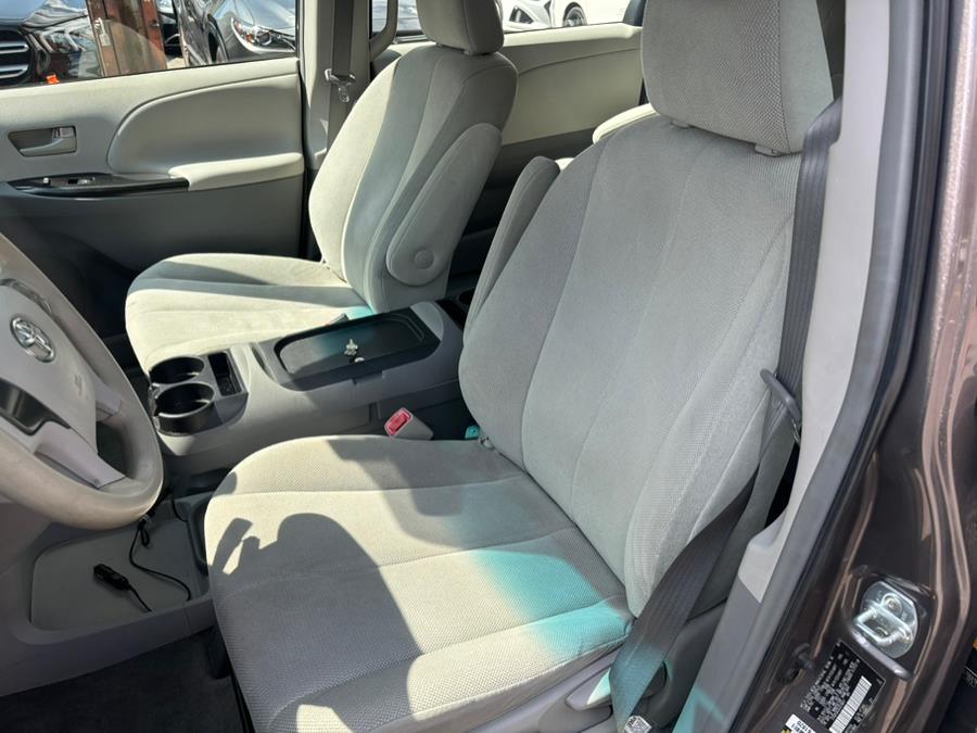 2014 Toyota Sienna 5dr 7-Pass Van V6 L FWD (Natl), available for sale in Brooklyn, New York | Carsbuck Inc.. Brooklyn, New York 2014 Toyota Sienna 5dr 7-Pass Van V6 L FWD (Natl), available for sale in Brooklyn, New York | Carsbuck Inc.. Brooklyn, New York