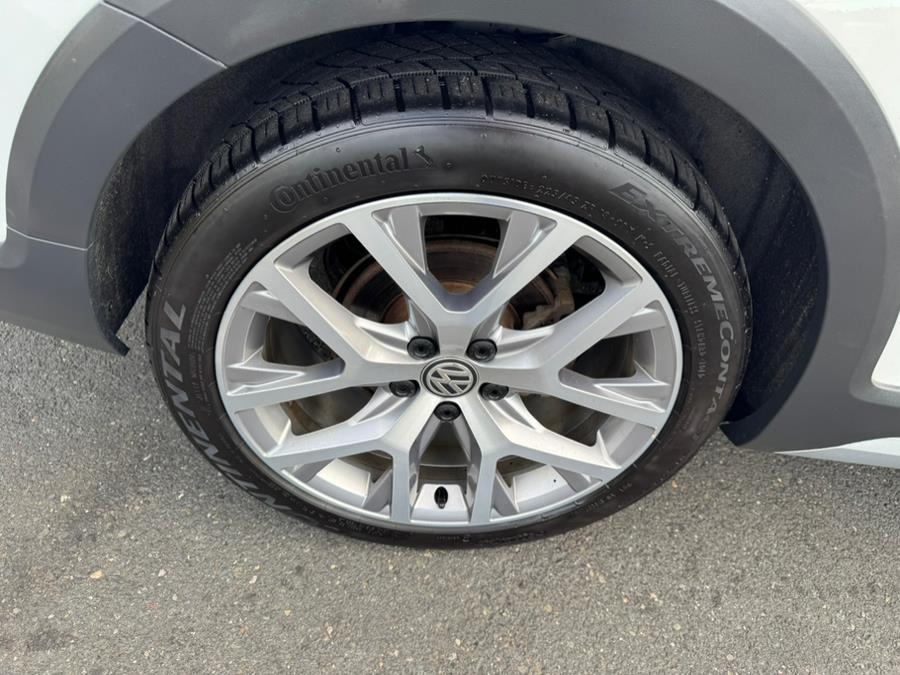 2017 Volkswagen Golf Alltrack 1.8T SEL DSG, available for sale in Berlin, Connecticut | Tru Auto Mall. Berlin, Connecticut 2017 Volkswagen Golf Alltrack 1.8T SEL DSG, available for sale in Berlin, Connecticut | Tru Auto Mall. Berlin, Connecticut