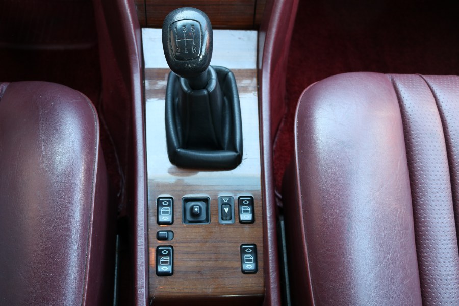 1986 Mercedes-Benz 300 Series 4dr Sedan 300E, available for sale in Bristol, Connecticut | Dealmax Motors LLC. Bristol, Connecticut 1986 Mercedes-Benz 300 Series 4dr Sedan 300E, available for sale in Bristol, Connecticut | Dealmax Motors LLC. Bristol, Connecticut