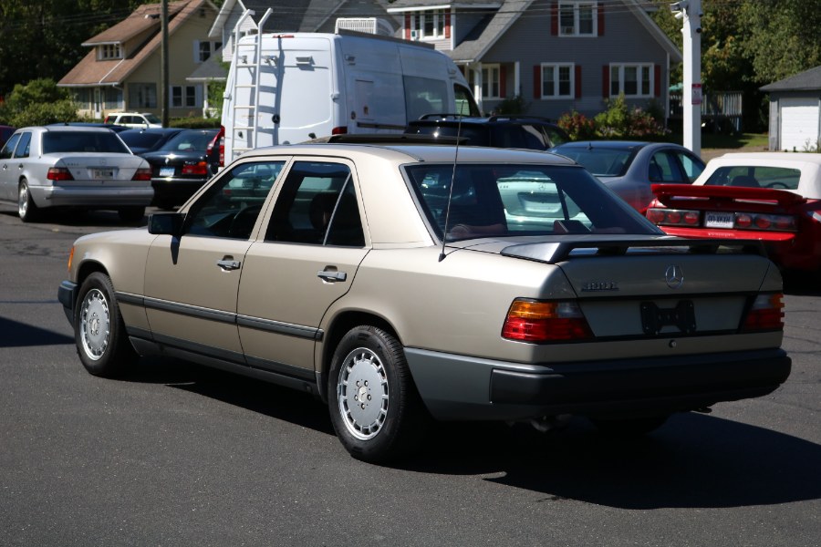 1986 Mercedes-Benz 300 Series 4dr Sedan 300E, available for sale in Bristol, Connecticut | Dealmax Motors LLC. Bristol, Connecticut 1986 Mercedes-Benz 300 Series 4dr Sedan 300E, available for sale in Bristol, Connecticut | Dealmax Motors LLC. Bristol, Connecticut