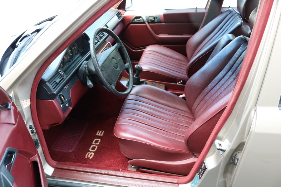 1986 Mercedes-Benz 300 Series 4dr Sedan 300E, available for sale in Bristol, Connecticut | Dealmax Motors LLC. Bristol, Connecticut 1986 Mercedes-Benz 300 Series 4dr Sedan 300E, available for sale in Bristol, Connecticut | Dealmax Motors LLC. Bristol, Connecticut
