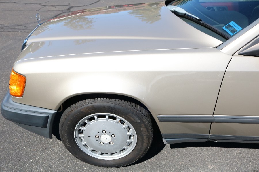 1986 Mercedes-Benz 300 Series 4dr Sedan 300E, available for sale in Bristol, Connecticut | Dealmax Motors LLC. Bristol, Connecticut 1986 Mercedes-Benz 300 Series 4dr Sedan 300E, available for sale in Bristol, Connecticut | Dealmax Motors LLC. Bristol, Connecticut