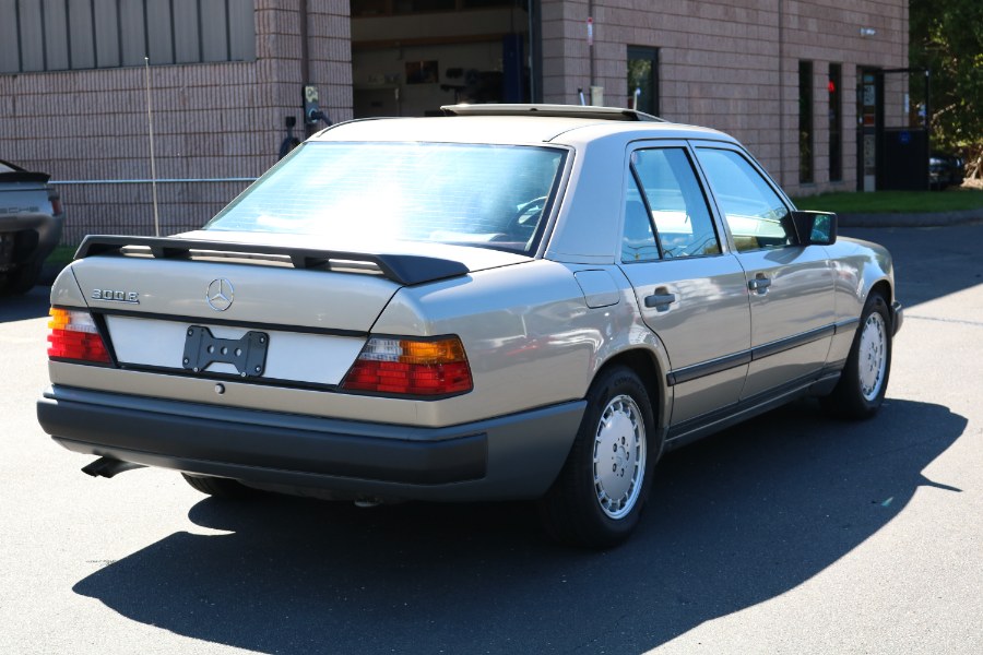 1986 Mercedes-Benz 300 Series 4dr Sedan 300E, available for sale in Bristol, Connecticut | Dealmax Motors LLC. Bristol, Connecticut 1986 Mercedes-Benz 300 Series 4dr Sedan 300E, available for sale in Bristol, Connecticut | Dealmax Motors LLC. Bristol, Connecticut