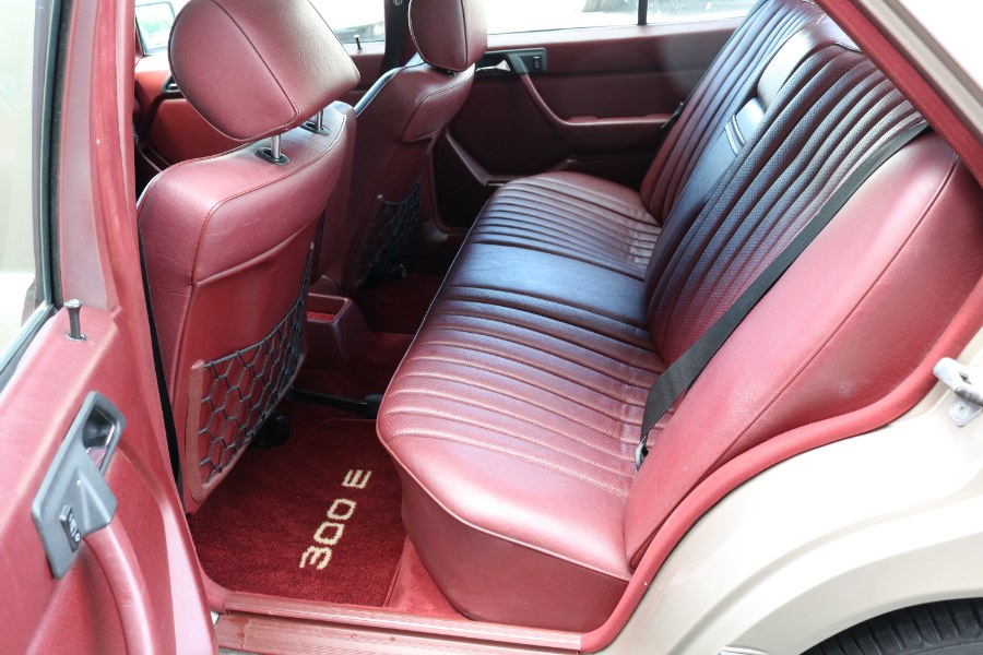 1986 Mercedes-Benz 300 Series 4dr Sedan 300E, available for sale in Bristol, Connecticut | Dealmax Motors LLC. Bristol, Connecticut 1986 Mercedes-Benz 300 Series 4dr Sedan 300E, available for sale in Bristol, Connecticut | Dealmax Motors LLC. Bristol, Connecticut