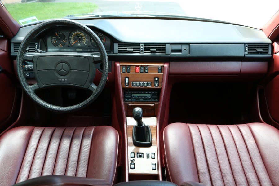 1986 Mercedes-Benz 300 Series 4dr Sedan 300E, available for sale in Bristol, Connecticut | Dealmax Motors LLC. Bristol, Connecticut 1986 Mercedes-Benz 300 Series 4dr Sedan 300E, available for sale in Bristol, Connecticut | Dealmax Motors LLC. Bristol, Connecticut