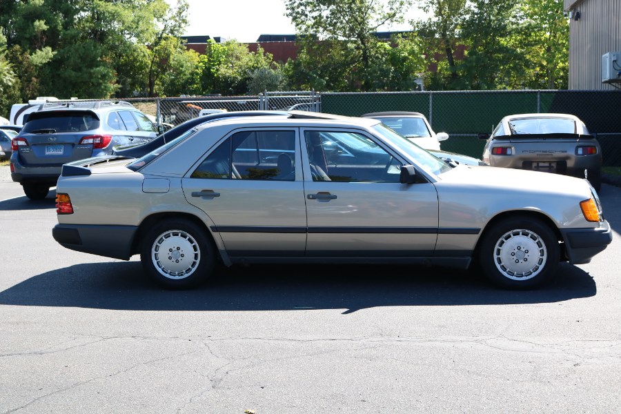 1986 Mercedes-Benz 300 Series 4dr Sedan 300E, available for sale in Bristol, Connecticut | Dealmax Motors LLC. Bristol, Connecticut 1986 Mercedes-Benz 300 Series 4dr Sedan 300E, available for sale in Bristol, Connecticut | Dealmax Motors LLC. Bristol, Connecticut