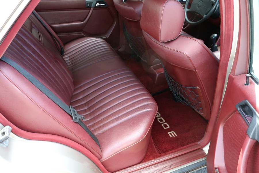 1986 Mercedes-Benz 300 Series 4dr Sedan 300E, available for sale in Bristol, Connecticut | Dealmax Motors LLC. Bristol, Connecticut 1986 Mercedes-Benz 300 Series 4dr Sedan 300E, available for sale in Bristol, Connecticut | Dealmax Motors LLC. Bristol, Connecticut