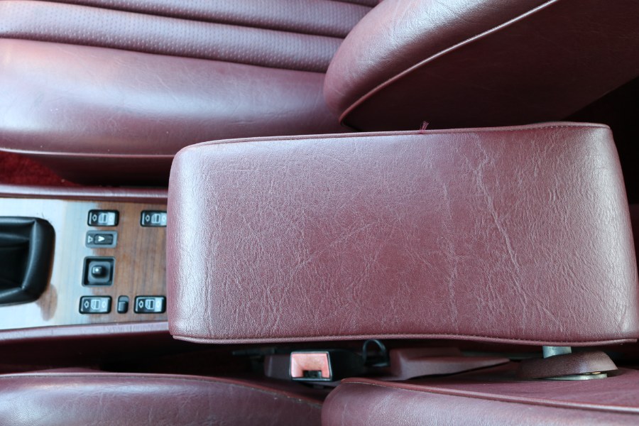 1986 Mercedes-Benz 300 Series 4dr Sedan 300E, available for sale in Bristol, Connecticut | Dealmax Motors LLC. Bristol, Connecticut 1986 Mercedes-Benz 300 Series 4dr Sedan 300E, available for sale in Bristol, Connecticut | Dealmax Motors LLC. Bristol, Connecticut