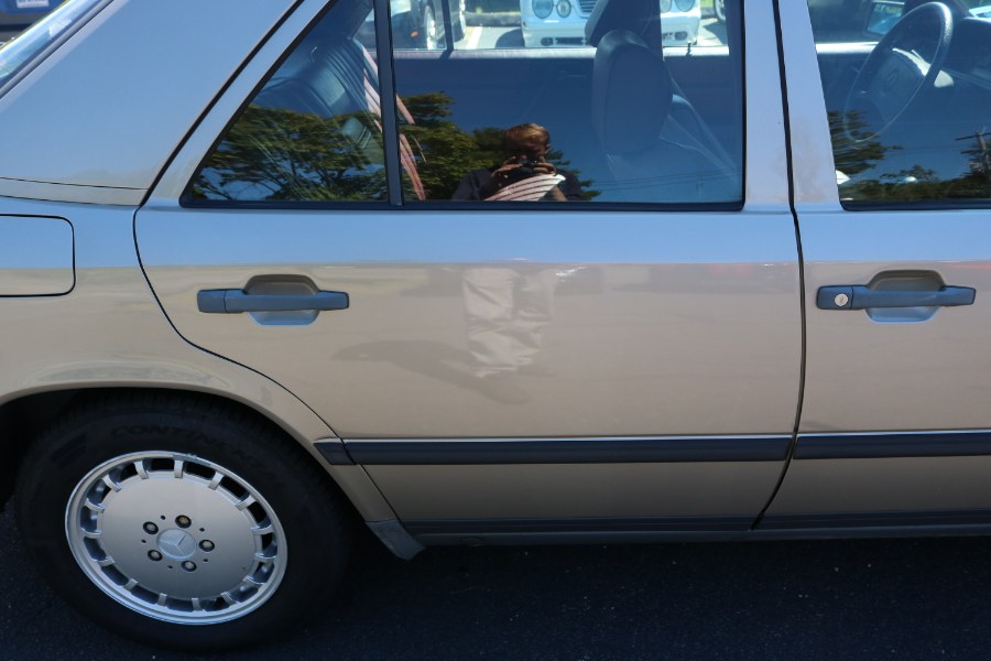 1986 Mercedes-Benz 300 Series 4dr Sedan 300E, available for sale in Bristol, Connecticut | Dealmax Motors LLC. Bristol, Connecticut 1986 Mercedes-Benz 300 Series 4dr Sedan 300E, available for sale in Bristol, Connecticut | Dealmax Motors LLC. Bristol, Connecticut