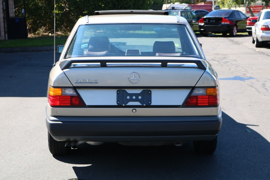 1986 Mercedes-Benz 300 Series 4dr Sedan 300E, available for sale in Bristol, Connecticut | Dealmax Motors LLC. Bristol, Connecticut 1986 Mercedes-Benz 300 Series 4dr Sedan 300E, available for sale in Bristol, Connecticut | Dealmax Motors LLC. Bristol, Connecticut