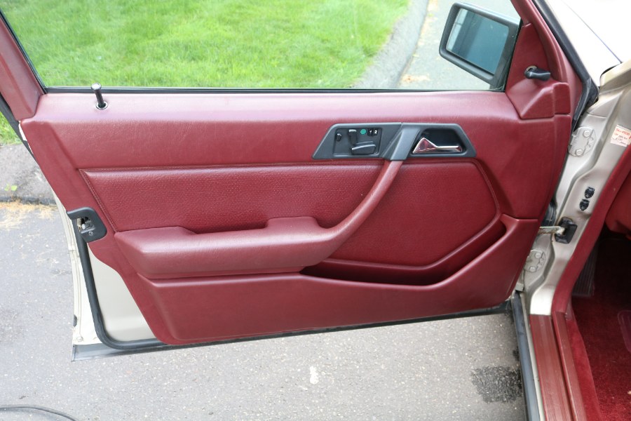 1986 Mercedes-Benz 300 Series 4dr Sedan 300E, available for sale in Bristol, Connecticut | Dealmax Motors LLC. Bristol, Connecticut 1986 Mercedes-Benz 300 Series 4dr Sedan 300E, available for sale in Bristol, Connecticut | Dealmax Motors LLC. Bristol, Connecticut