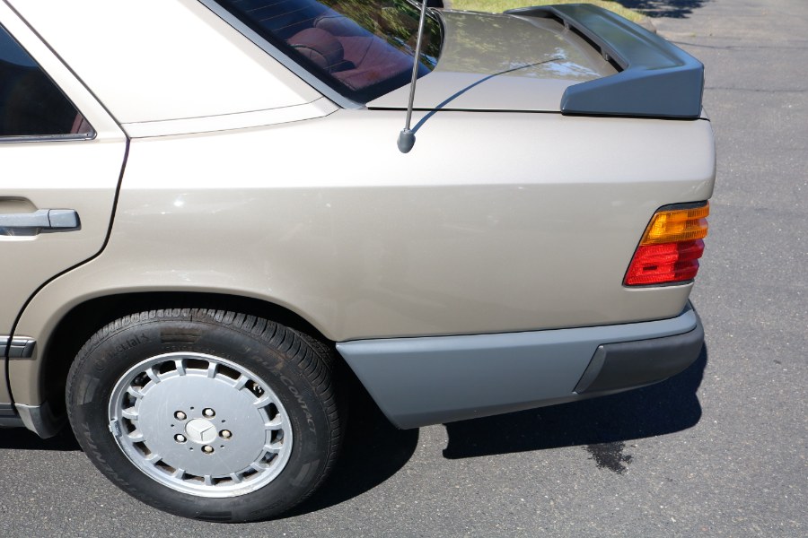 1986 Mercedes-Benz 300 Series 4dr Sedan 300E, available for sale in Bristol, Connecticut | Dealmax Motors LLC. Bristol, Connecticut 1986 Mercedes-Benz 300 Series 4dr Sedan 300E, available for sale in Bristol, Connecticut | Dealmax Motors LLC. Bristol, Connecticut