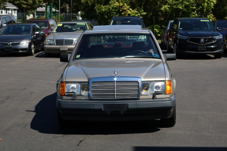 1986 Mercedes-Benz 300 Series 4dr Sedan 300E, available for sale in Bristol, Connecticut | Dealmax Motors LLC. Bristol, Connecticut 1986 Mercedes-Benz 300 Series 4dr Sedan 300E, available for sale in Bristol, Connecticut | Dealmax Motors LLC. Bristol, Connecticut
